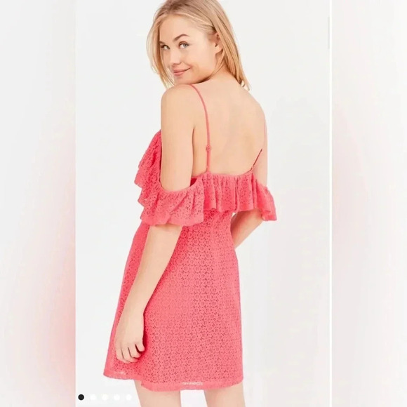 💕 Urban Outfitters Kimchi Blue Cold Shoulder A-Line Mini Dress New Size 6 - Picture 1 of 11